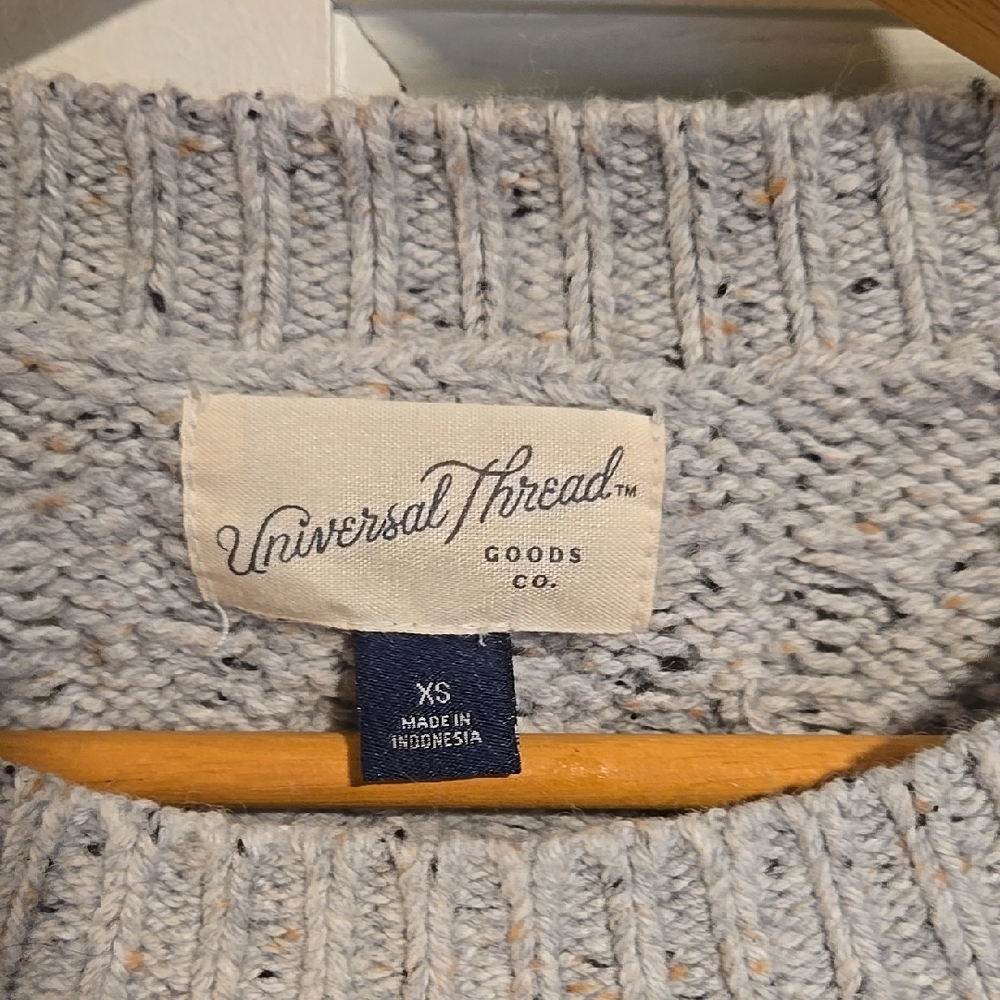 Universal Thread Speckled Light Gray Cable Crewne… - image 2